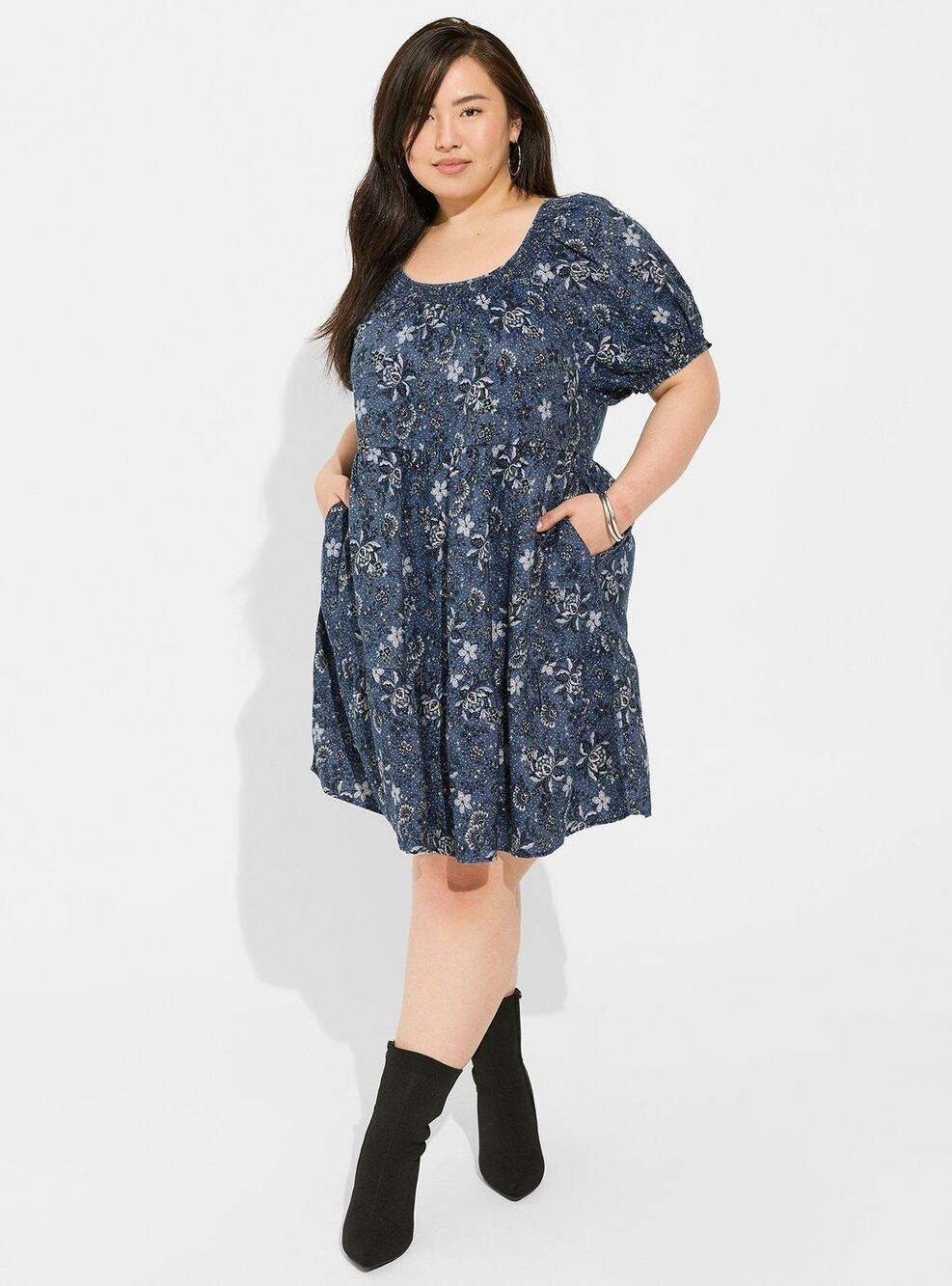 Torrid 2 NWT Floral Chambray Puff Sleeve Smocked Mini Dress Womens 2X Pockets